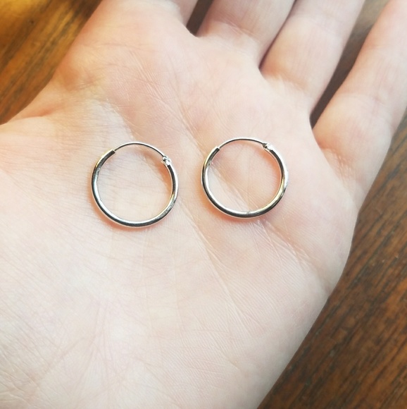 NWOT 18mm Mini Silver Hoop Earrings - Picture 2 of 8
